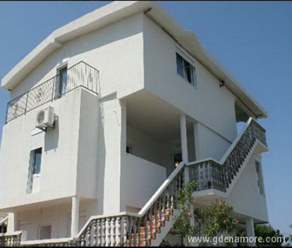 АпартаментиMIS, частни квартири в града Dobre Vode, Черна Гора